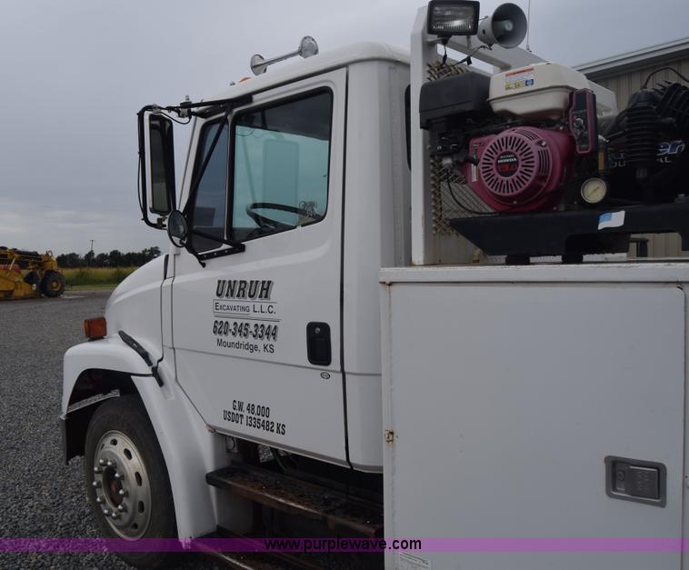 image for item J8192 1993 Freightliner FL70 service truck with crane