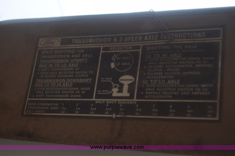 image for item J8193 1984 Ford F800 fuel truck