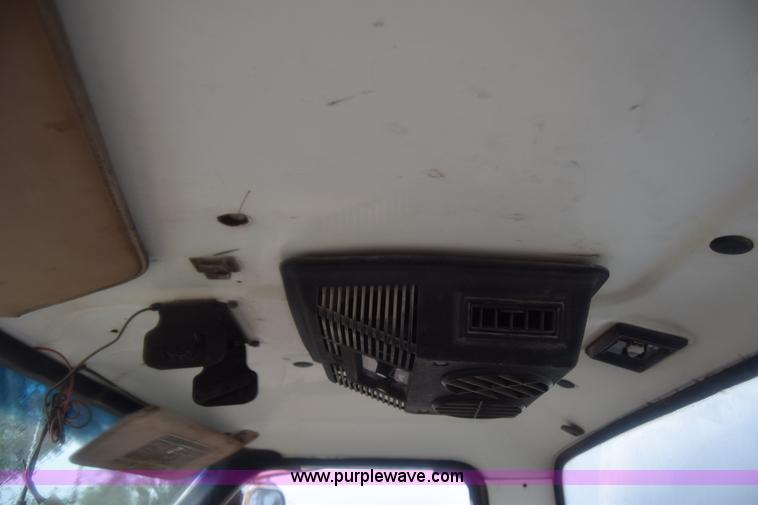 image for item J8193 1984 Ford F800 fuel truck