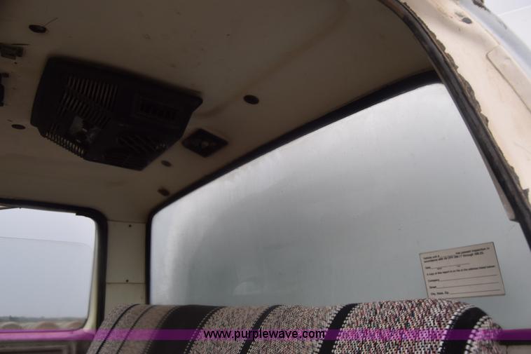 image for item J8193 1984 Ford F800 fuel truck