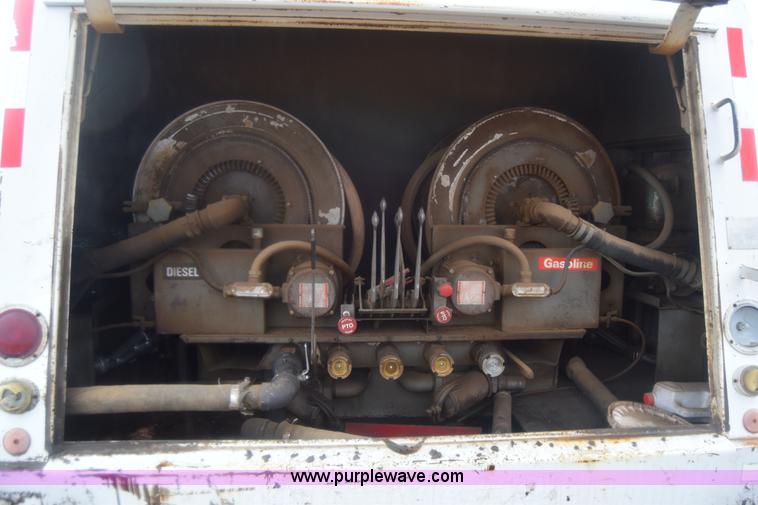 image for item J8193 1984 Ford F800 fuel truck