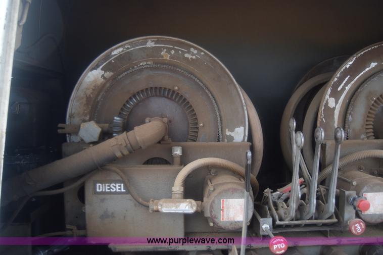 image for item J8193 1984 Ford F800 fuel truck