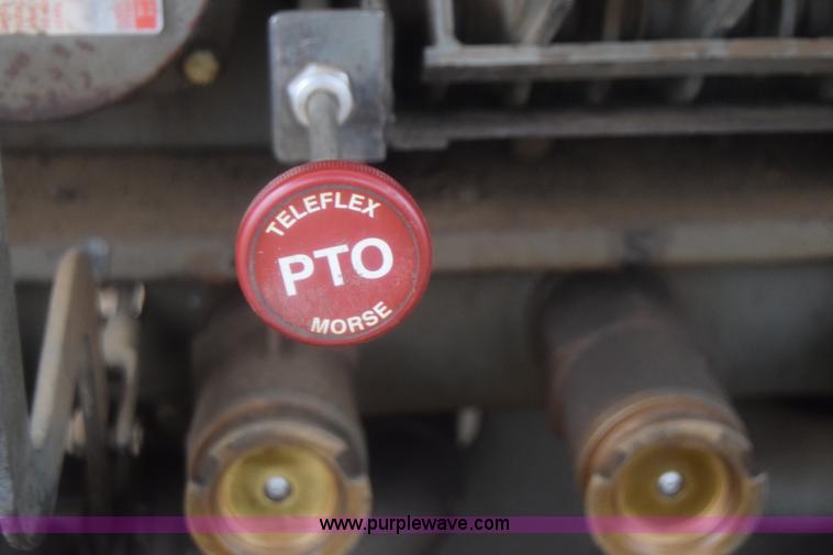 image for item J8193 1984 Ford F800 fuel truck