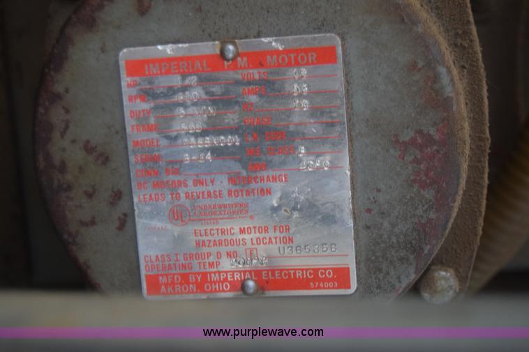 image for item J8193 1984 Ford F800 fuel truck