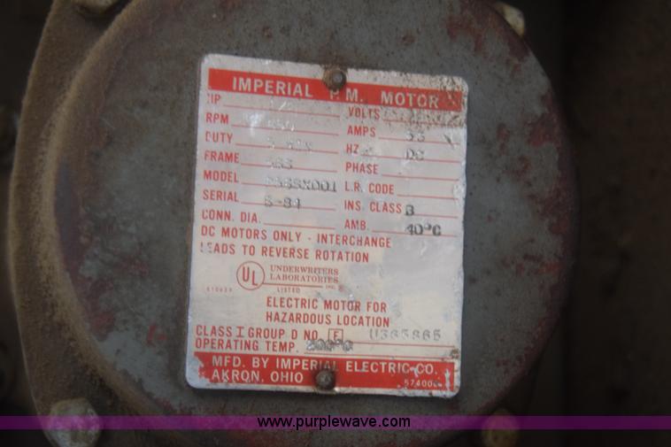 image for item J8193 1984 Ford F800 fuel truck