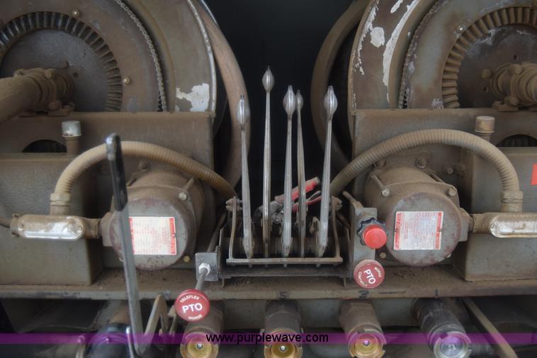 image for item J8193 1984 Ford F800 fuel truck