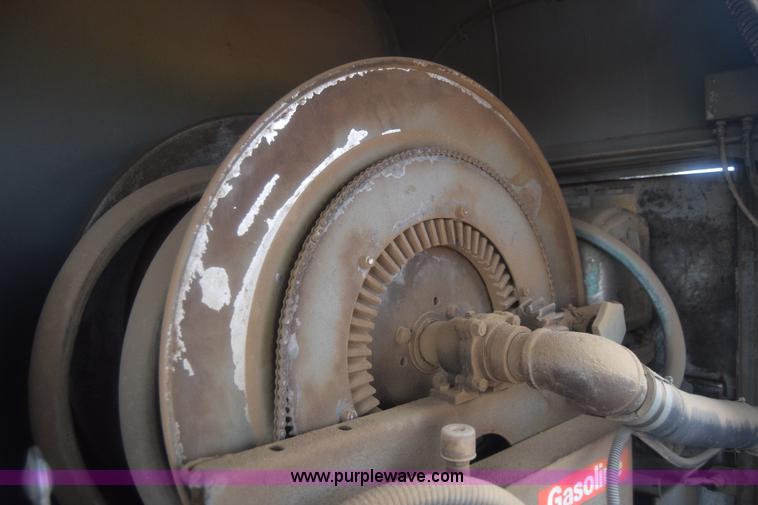 image for item J8193 1984 Ford F800 fuel truck