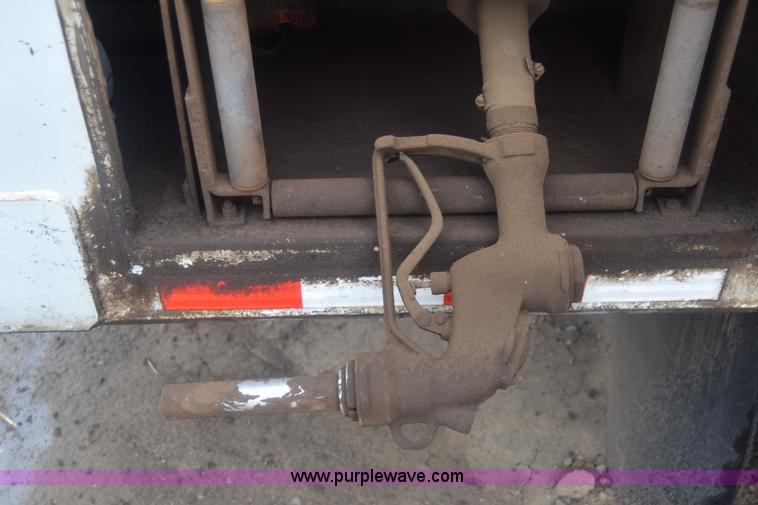 image for item J8193 1984 Ford F800 fuel truck