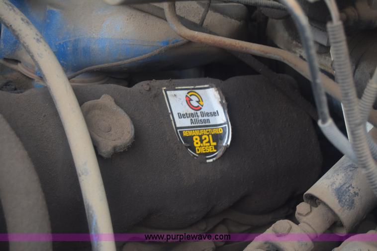 image for item J8193 1984 Ford F800 fuel truck