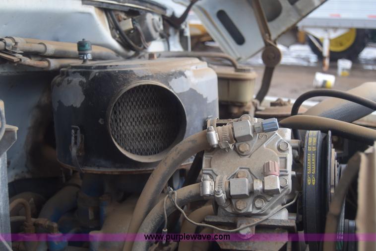 image for item J8193 1984 Ford F800 fuel truck