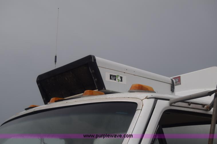 image for item J8193 1984 Ford F800 fuel truck