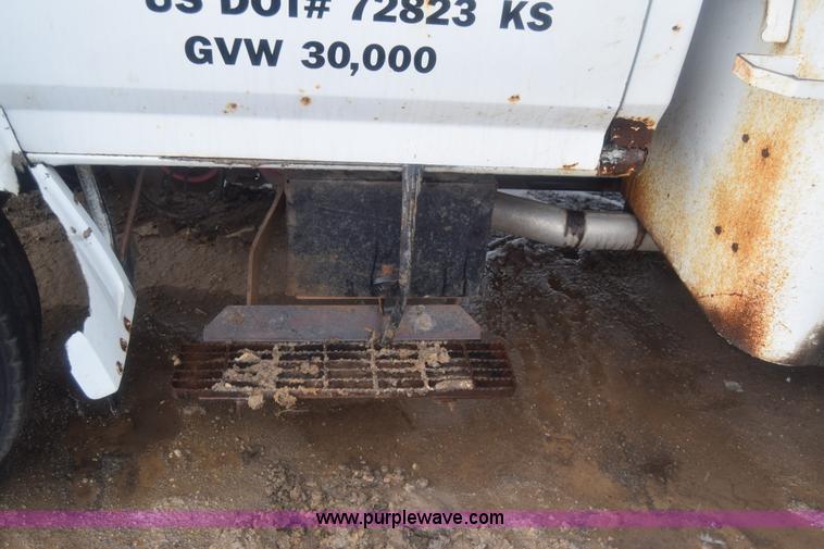 image for item J8193 1984 Ford F800 fuel truck