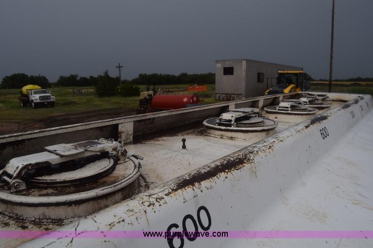 image for item J8193 1984 Ford F800 fuel truck