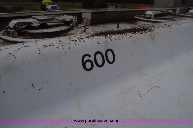 image for item J8193 1984 Ford F800 fuel truck