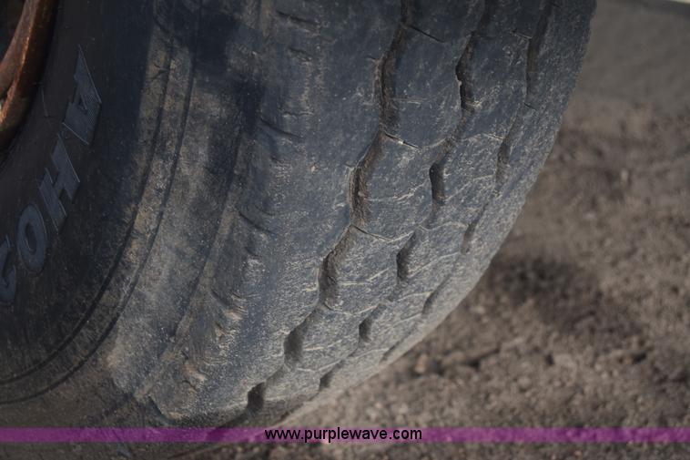 image for item J8193 1984 Ford F800 fuel truck