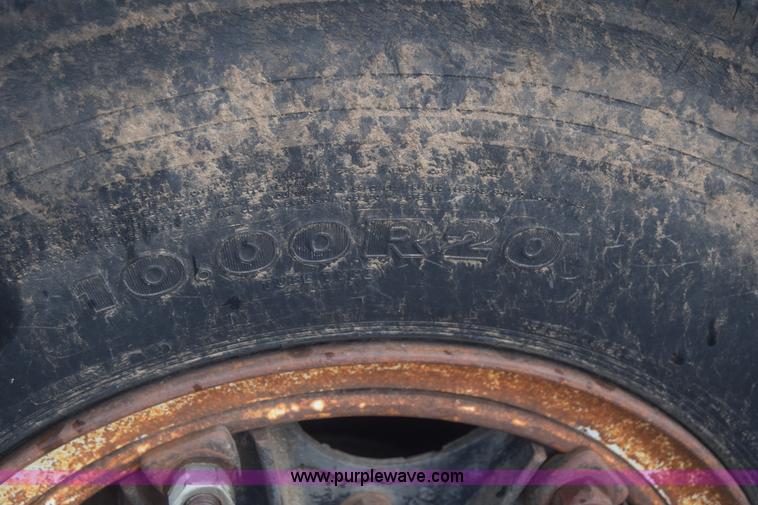 image for item J8193 1984 Ford F800 fuel truck