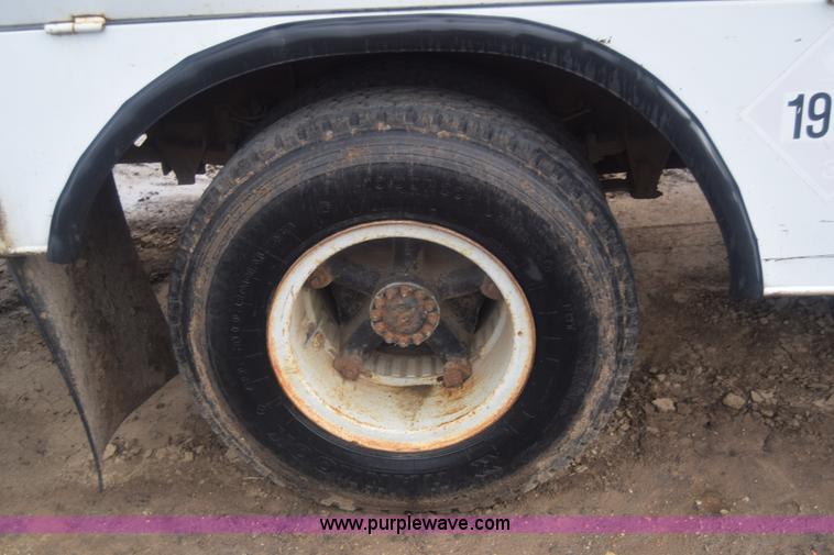 image for item J8193 1984 Ford F800 fuel truck