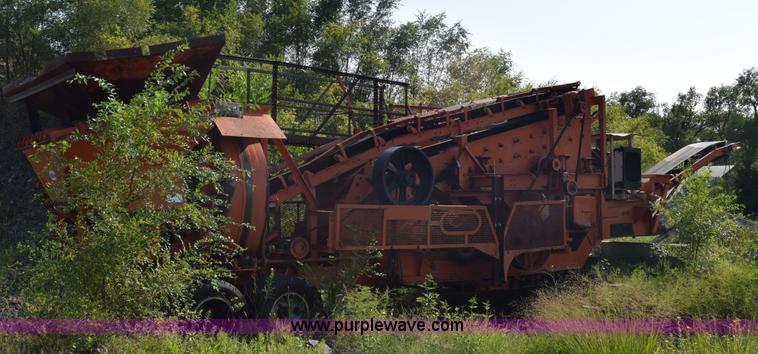 image for item J8194 1960 Universal 880 Junior rock crusher