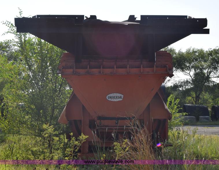 image for item J8194 1960 Universal 880 Junior rock crusher