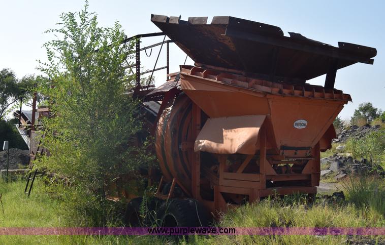 image for item J8194 1960 Universal 880 Junior rock crusher