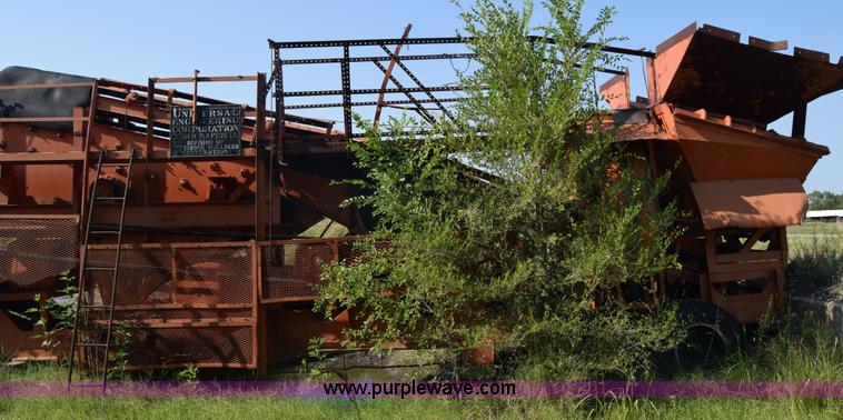 image for item J8194 1960 Universal 880 Junior rock crusher