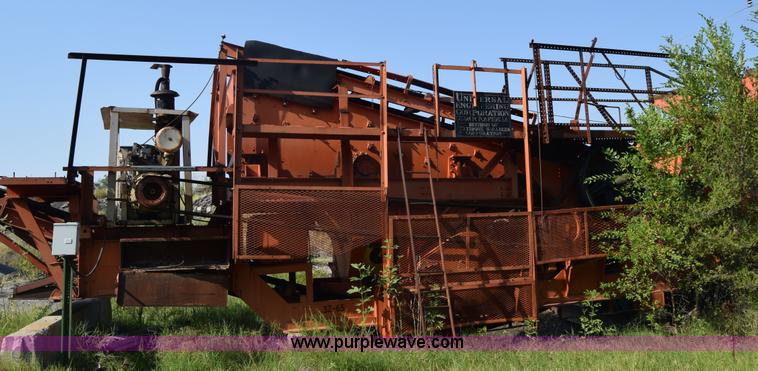 image for item J8194 1960 Universal 880 Junior rock crusher