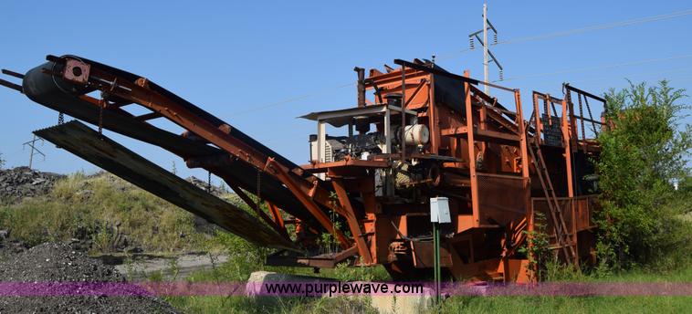 image for item J8194 1960 Universal 880 Junior rock crusher