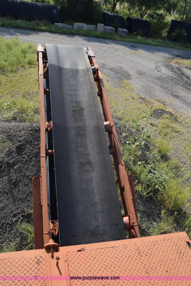 image for item J8194 1960 Universal 880 Junior rock crusher