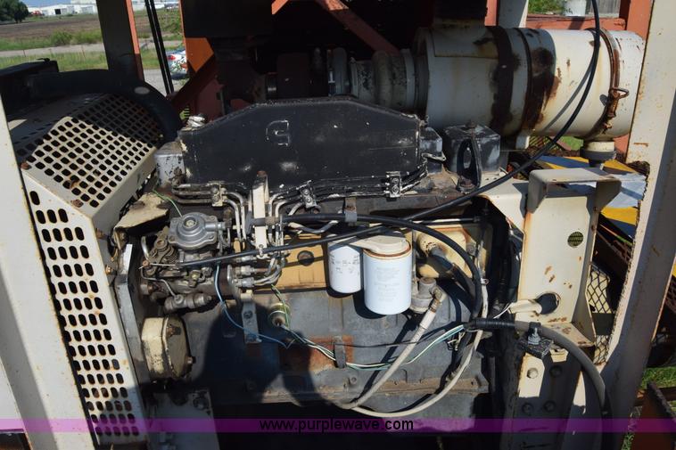 image for item J8194 1960 Universal 880 Junior rock crusher