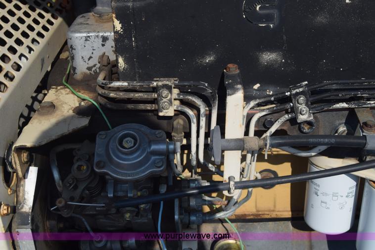 image for item J8194 1960 Universal 880 Junior rock crusher