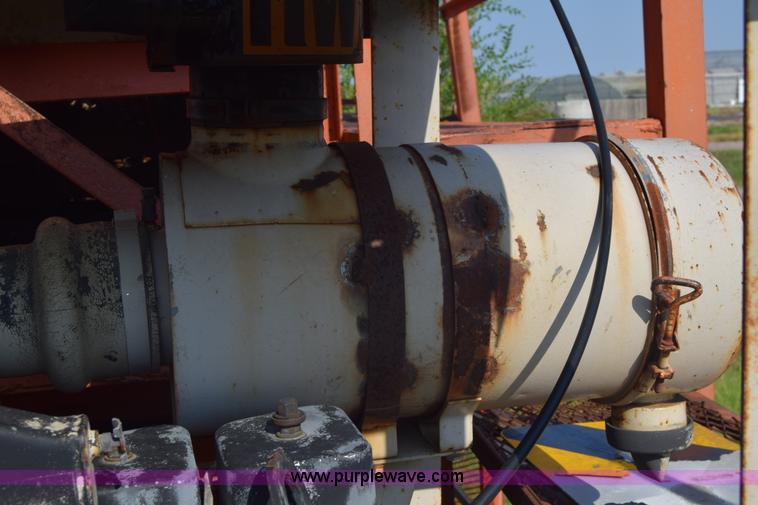 image for item J8194 1960 Universal 880 Junior rock crusher