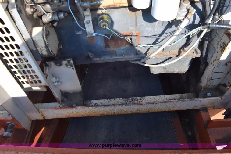 image for item J8194 1960 Universal 880 Junior rock crusher