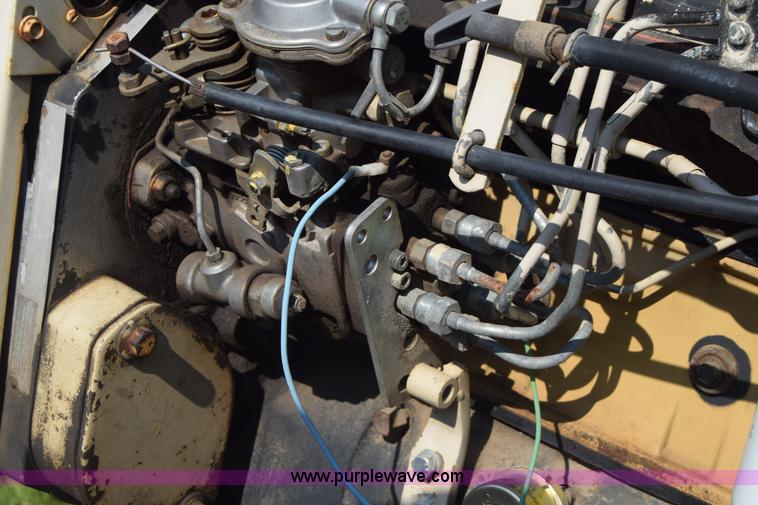 image for item J8194 1960 Universal 880 Junior rock crusher