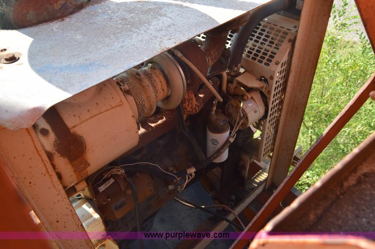 image for item J8194 1960 Universal 880 Junior rock crusher