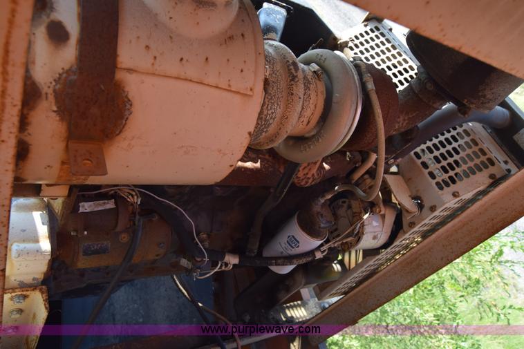 image for item J8194 1960 Universal 880 Junior rock crusher