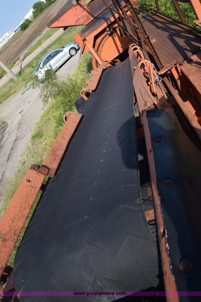 image for item J8194 1960 Universal 880 Junior rock crusher