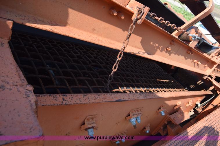 image for item J8194 1960 Universal 880 Junior rock crusher