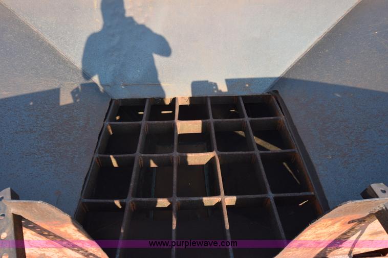 image for item J8194 1960 Universal 880 Junior rock crusher