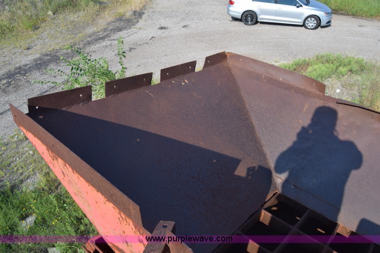 image for item J8194 1960 Universal 880 Junior rock crusher