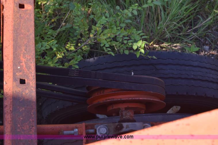 image for item J8194 1960 Universal 880 Junior rock crusher