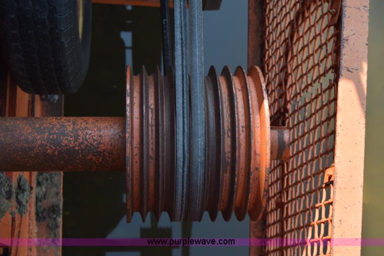 image for item J8194 1960 Universal 880 Junior rock crusher