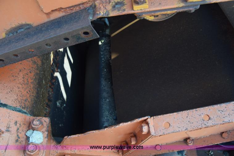 image for item J8194 1960 Universal 880 Junior rock crusher