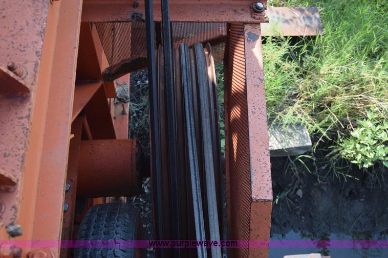 image for item J8194 1960 Universal 880 Junior rock crusher