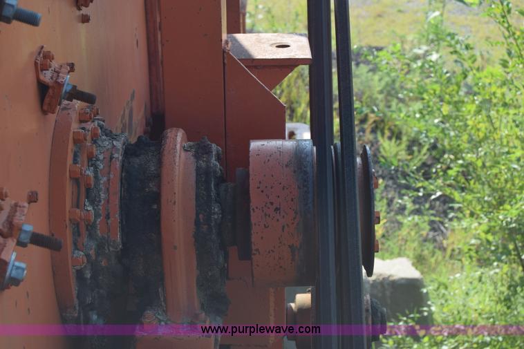 image for item J8194 1960 Universal 880 Junior rock crusher