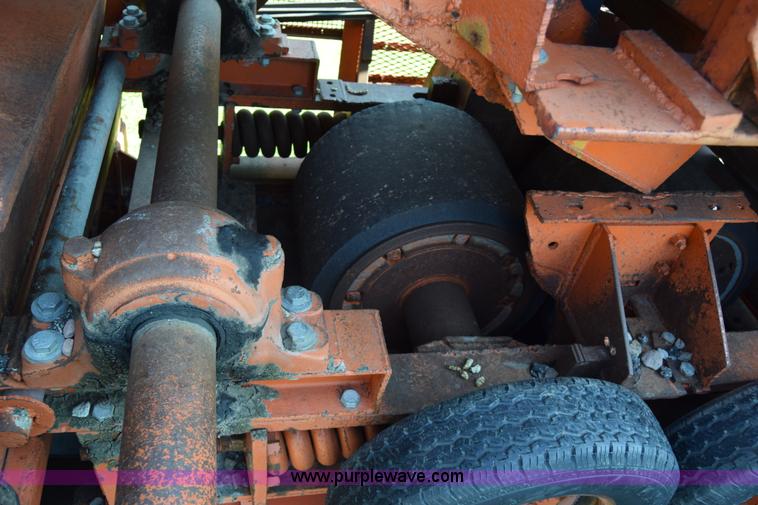 image for item J8194 1960 Universal 880 Junior rock crusher