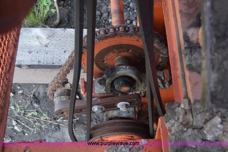 image for item J8194 1960 Universal 880 Junior rock crusher