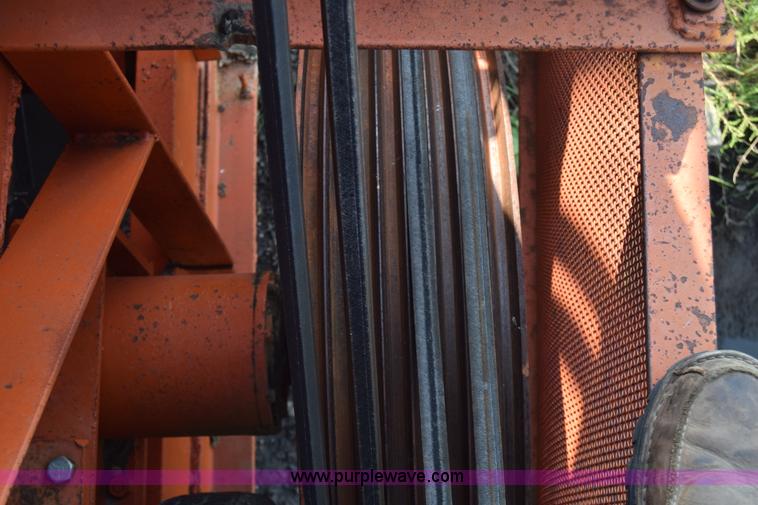 image for item J8194 1960 Universal 880 Junior rock crusher