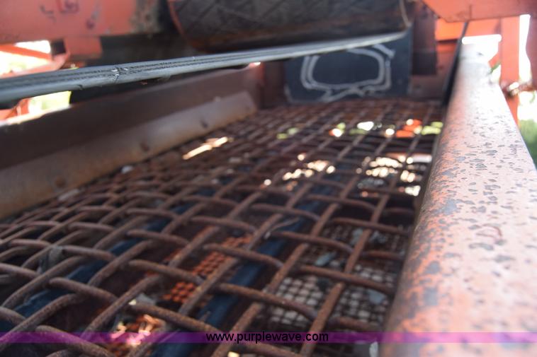 image for item J8194 1960 Universal 880 Junior rock crusher