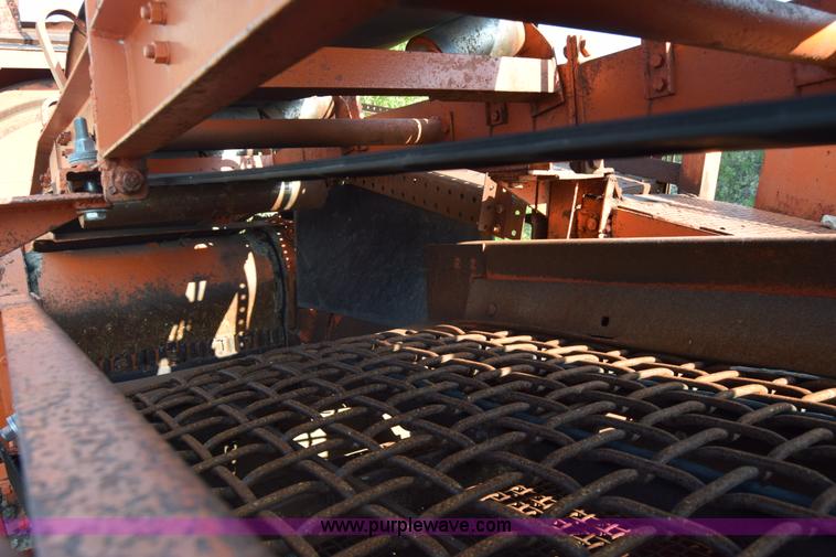 image for item J8194 1960 Universal 880 Junior rock crusher