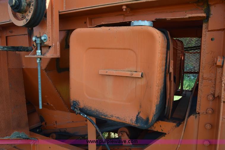 image for item J8194 1960 Universal 880 Junior rock crusher